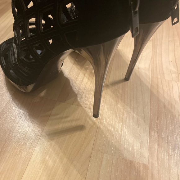 Burberry peak toe heels - Picture 5 of 11